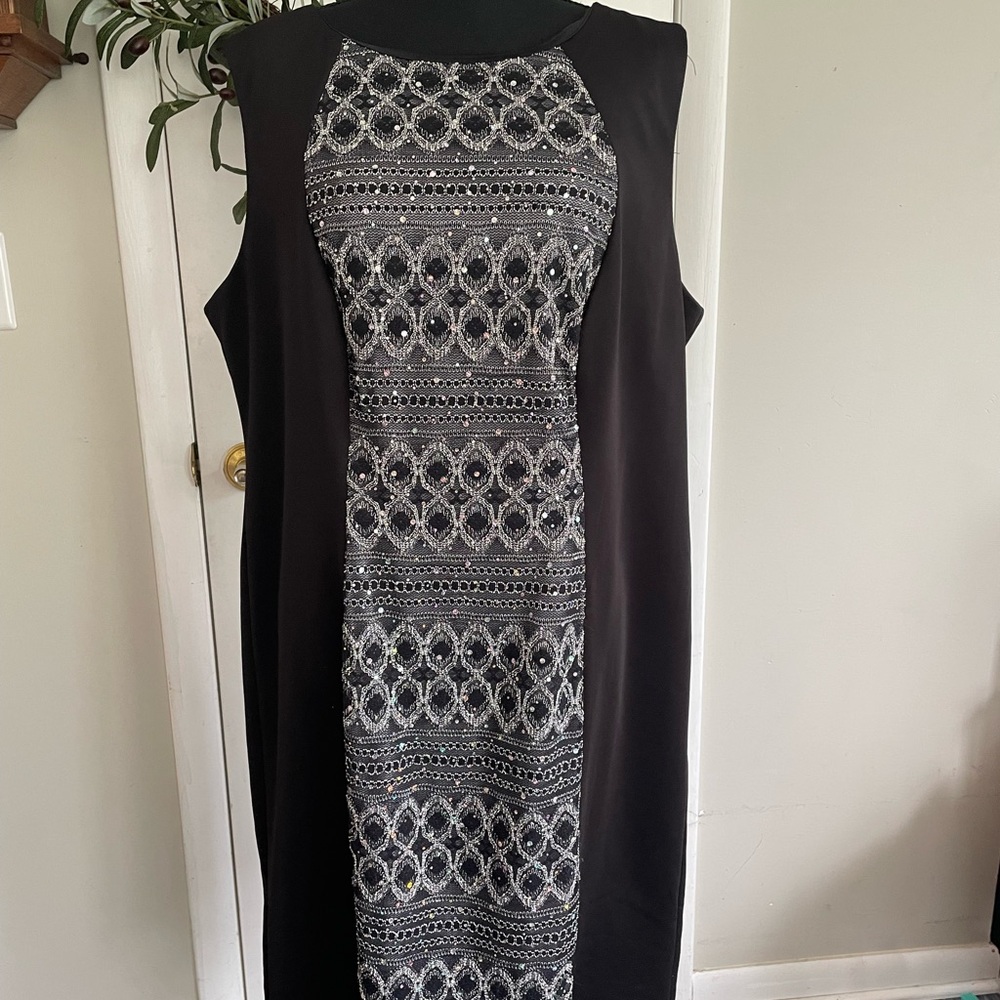 R&M Richards Black and Silver Sheath Midi Dress